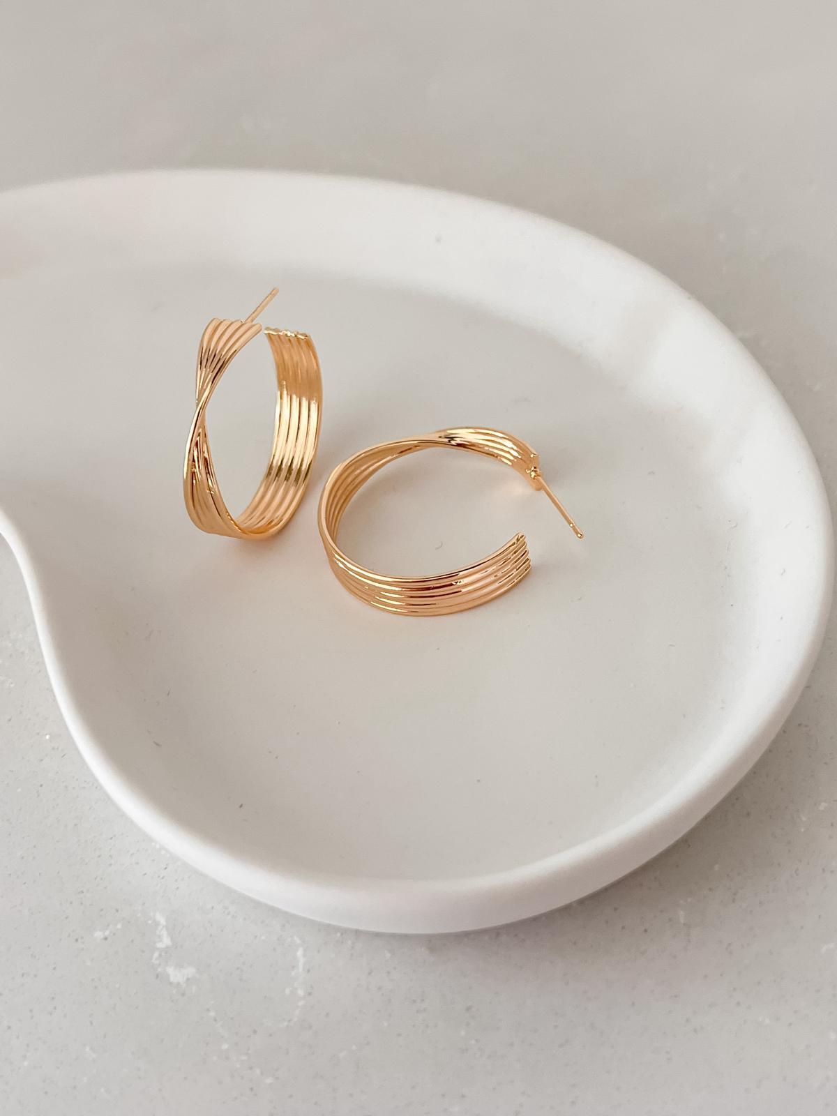 Twisted hoops