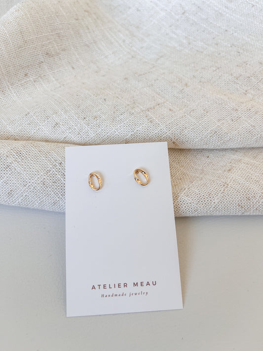 Oval studs