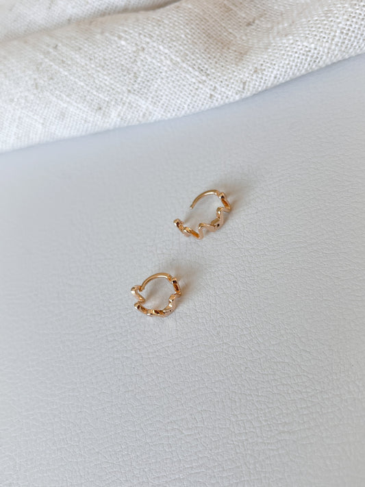 Wavy hoops