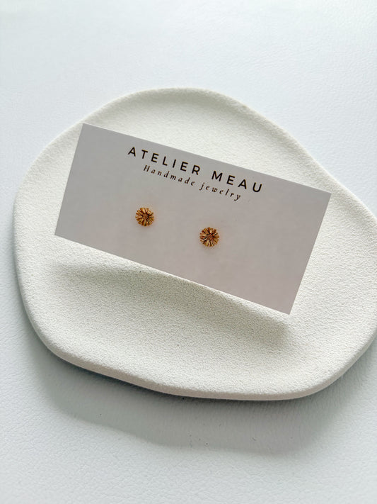 Sunflower stud